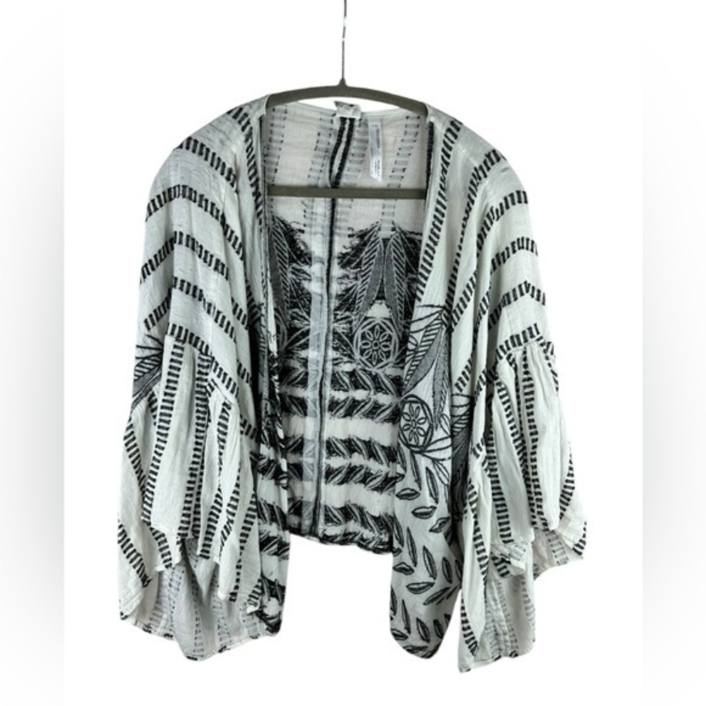 Anthropologie Akemi + Kin black white Open Kimono/Cardigan Size One size